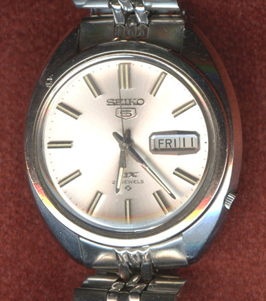 1967 Seiko 5 DX 6106-8010/6106 8030R AD 25 Jewel Automatic Watch