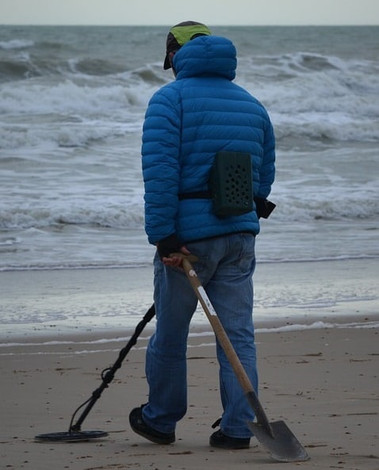 Metal Detecting on the Beach Metal Detecting on the Beach