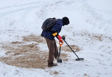 Cold Weather Metal Detecting Tips That Actually Work: A Seasonal Guide 
