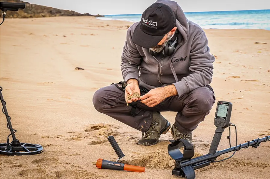 Nokta Legend on the beach