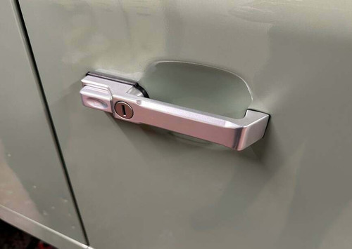 LRC3474 - Pair of Front Aluminium Door Handles in Silver for Land Rover Defender - Fits All Push Button Handles