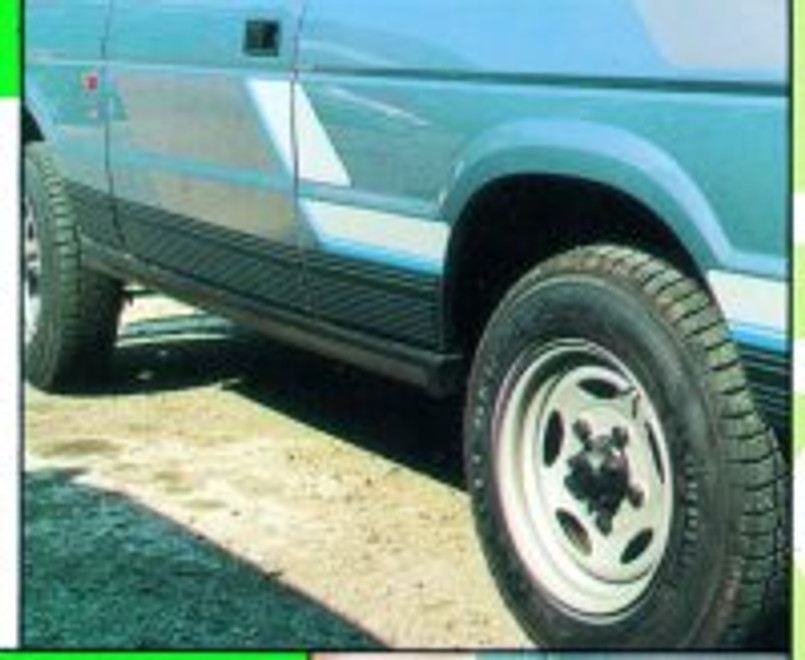 BA2056 - Wide Styled Side Mouldings - for Discovery 1 - 3 Door Image 1