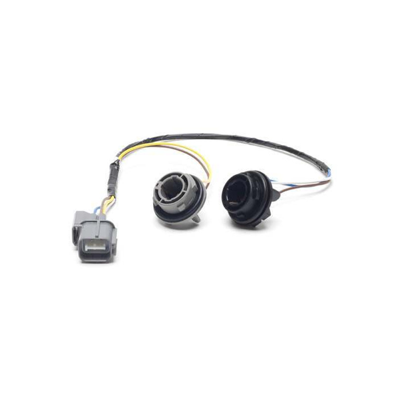 YND000040 - Rear Wing Lamp Bulb Holder for Land Rover Discovery 2 - Fits from 2003 - Can be Fitted to RH or LH Light - Genuine Land Rover Image 1