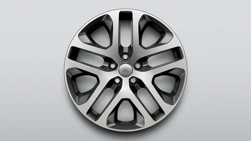 LR133250 - All New Defender 20" Alloy Wheel in Dark Grey Diamond Turned Finish - 5 Split Spoke Style 5095 - Genuine Land Rover Image 1