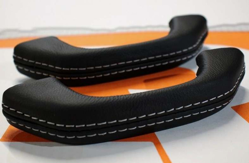 LRC34136 - Defender Leather Interior Door Grab Handle Kit - Black Leather with Silver Stitch by Lucari Image 1