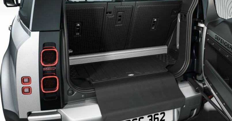 VPLES0565 - Land Rover Defender 2002 Loadspace Mat in Rubber - Fits Defender 90 - Genuine Land Rover option available Image 1