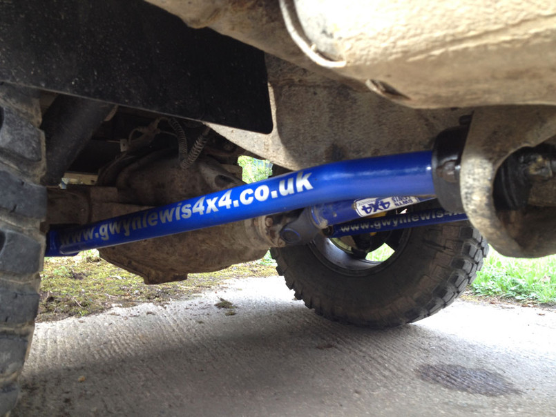 GL1073 GL1074 GL1075 - Gwyn Lewis Rear Heavy Duty, Cranked Radius Arms - Supplied as a Pair - Available in Black or Blue - For Defender, Discovery 1 and Range Rover Classic - UPDATED FOR 2025 Image 24