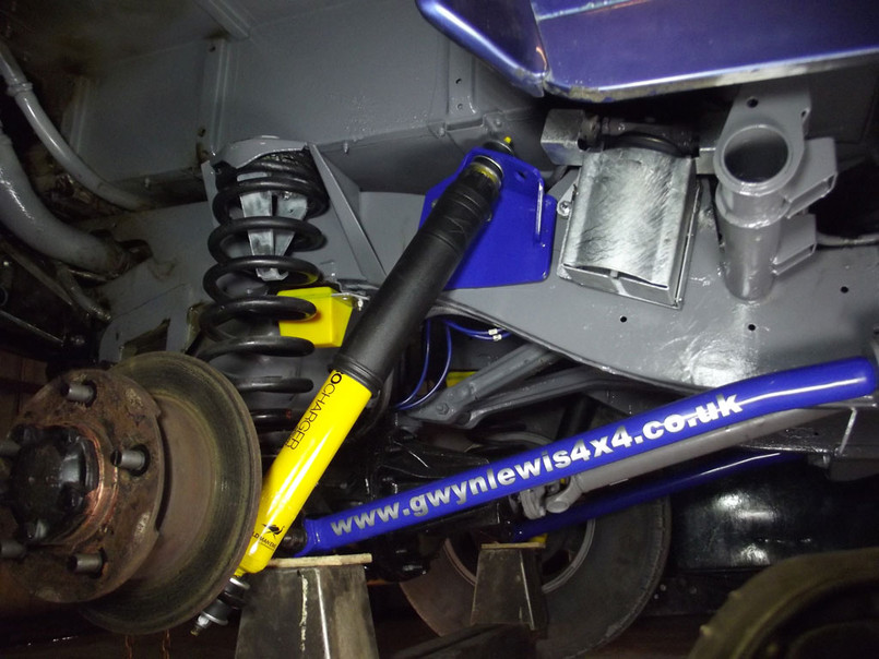 GL1073 GL1074 GL1075 - Gwyn Lewis Rear Heavy Duty, Cranked Radius Arms - Supplied as a Pair - Available in Black or Blue - For Defender, Discovery 1 and Range Rover Classic - UPDATED FOR 2025 Image 25
