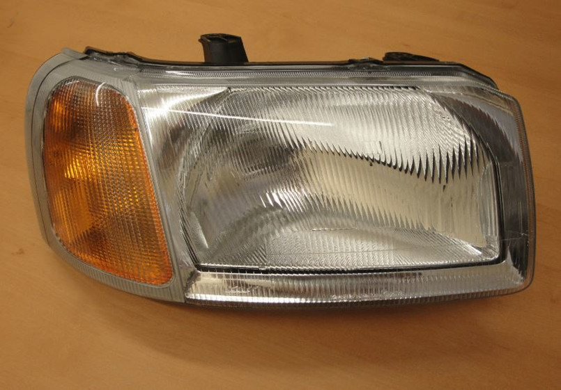 AMR3999 - Right Hand Headlamp for Freelander 1 - Fits from 1996-2003 - Genuine Land Rover - Drivers Side Headlamp - Genuine Land Rover Image 1