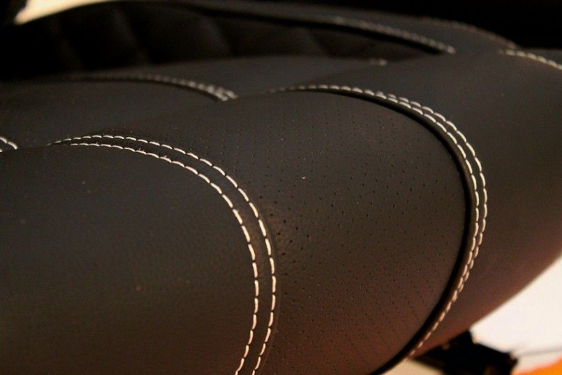 LRI1001- LRI OEM Leather Heated Front Corbeau Low Base Seats for LAND ROVER DEFENDER Image 5