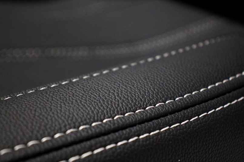 LRI1166 - Pair of RXI Low Base White Stitch Front Seats for LAND ROVER DEFENDER 90/110 Image 7