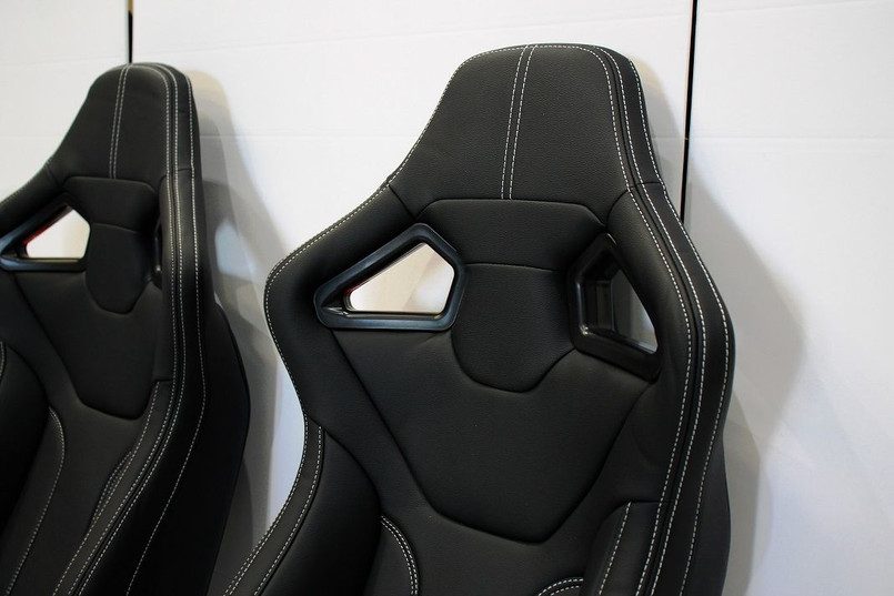 LRI1168 - Pair of RXI High Base White Stitch Front Seats for LAND ROVER DEFENDER 90/110 Image 3