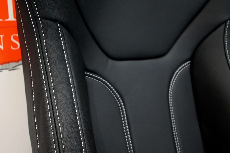 LRI1168 - Pair of RXI High Base White Stitch Front Seats for LAND ROVER DEFENDER 90/110 Image 7