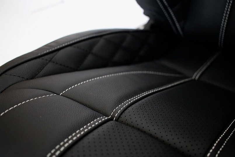 LRI1103 - Pair of Full Leather RECARO Front Seats with Tip Up Bases for LAND ROVER DEFENDER Image 4