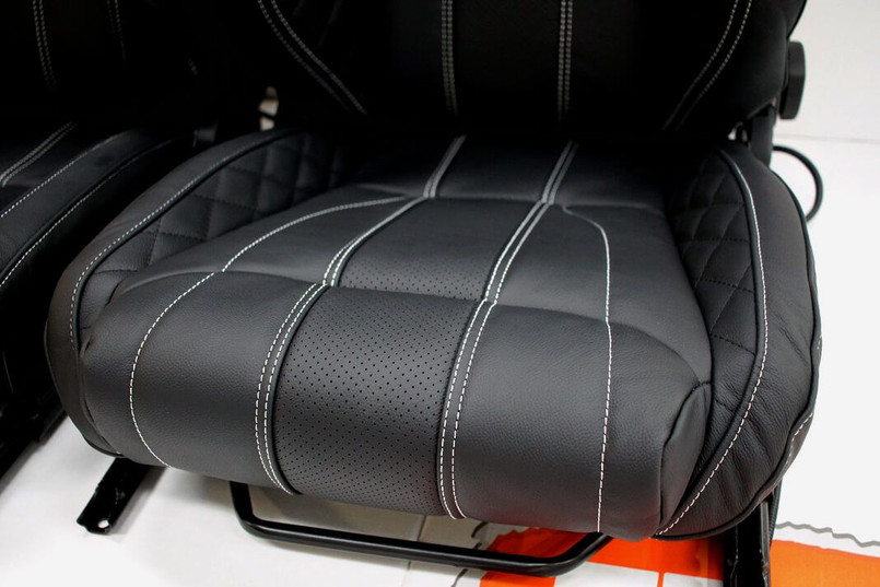 LRI1103 - Pair of Full Leather RECARO Front Seats with Tip Up Bases for LAND ROVER DEFENDER Image 8