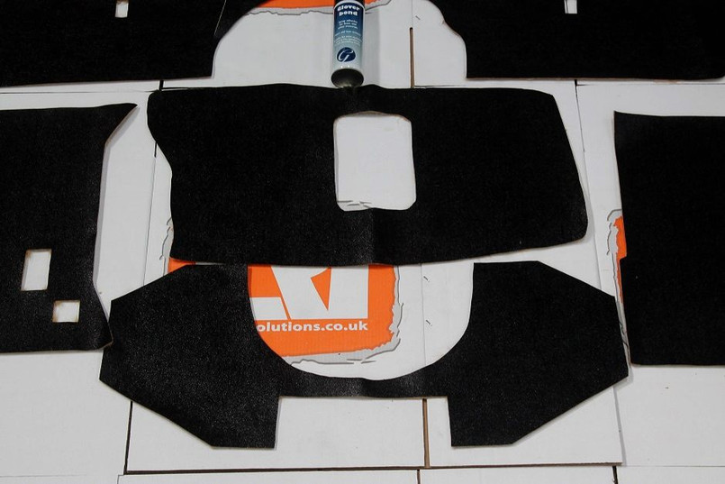 LRI2015 - Right Hand Drive LT77 Hardura Seat Box & Footwell Kit for Land Rover Defender 90/110 200TDI/TD Image 2