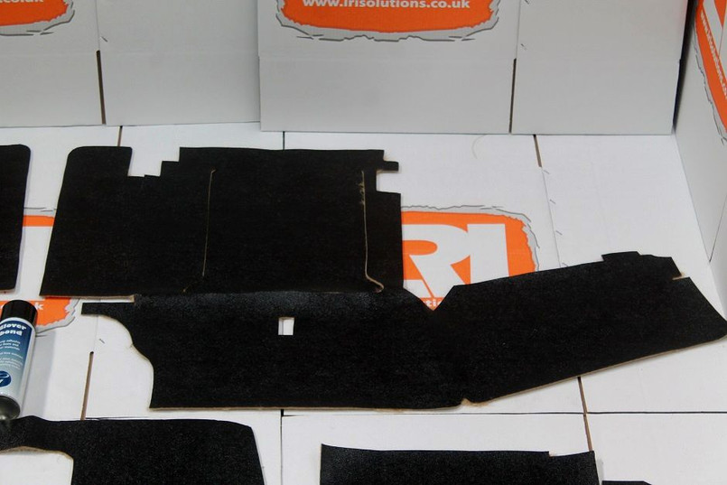 LRI2015 - Right Hand Drive LT77 Hardura Seat Box & Footwell Kit for Land Rover Defender 90/110 200TDI/TD Image 3