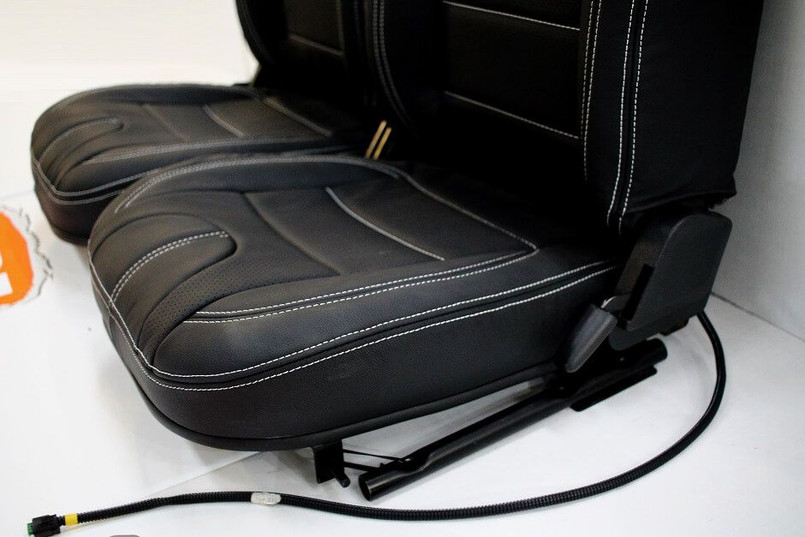 LRI1118 - LRI Full Leather Heated TDCI/Puma Front Seats for LAND ROVER DEFENDER 90/110 Image 3