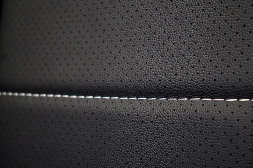 LRI1165 - Black Grained Vinyl White Stitch TDCI Front Seats for DEFENDER 90/110 Image 3
