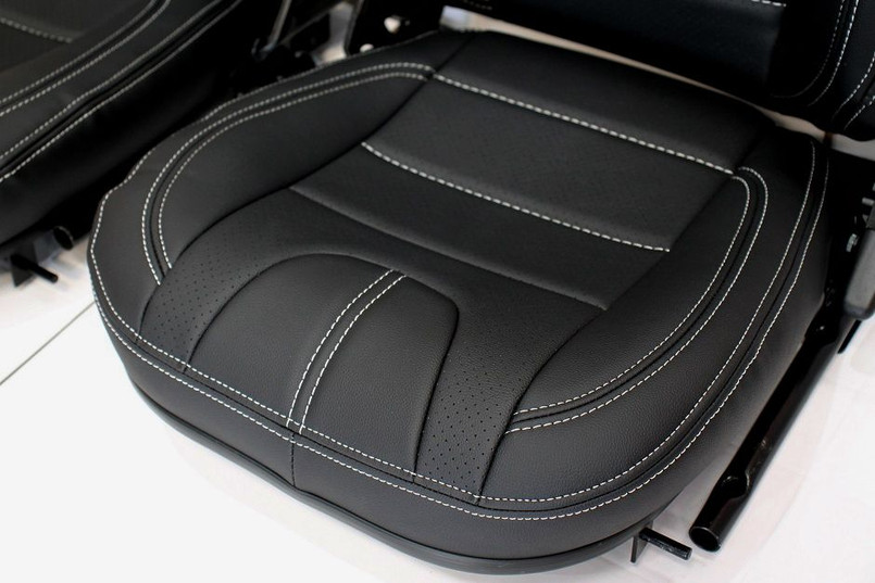 LRI1165 - Black Grained Vinyl White Stitch TDCI Front Seats for DEFENDER 90/110 Image 4