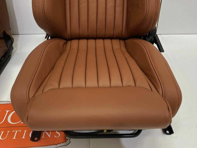 LRI1190 - Pair of RXI Low Base Fluted Tan Leather Heated Front Seats for Defender Image 5