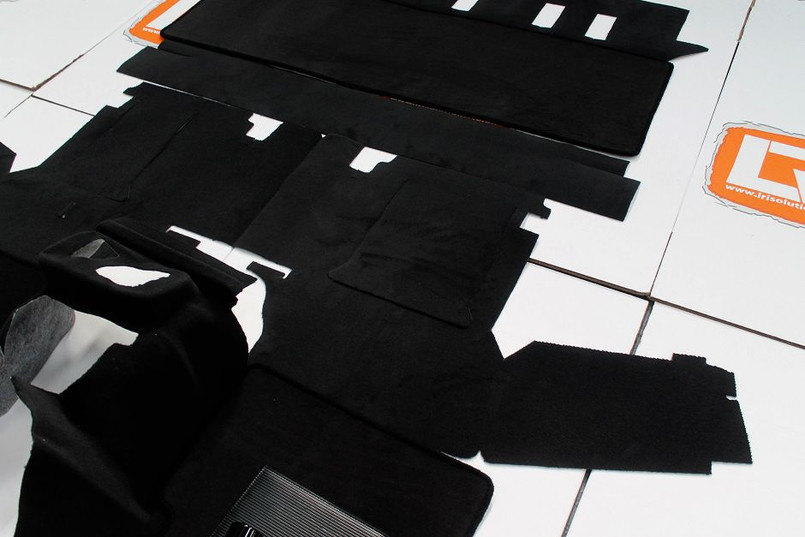 LRI2086 - LHD TDCI 7 Seat Full Black Carpet Mat Set for Defender Puma 110 Image 4