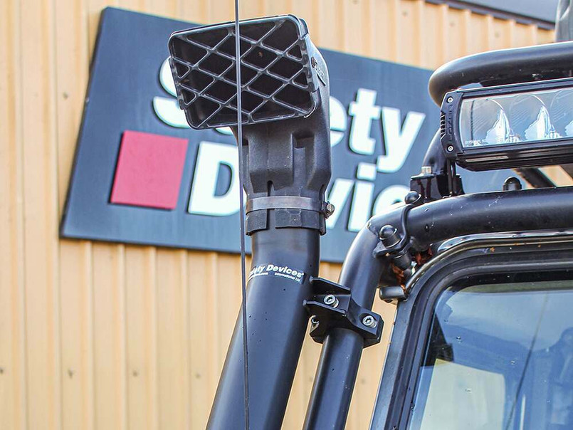 DA2985 - Roll Cage Raised Air Intake / Snorkel - For Defender - By Safety Devices Image 2