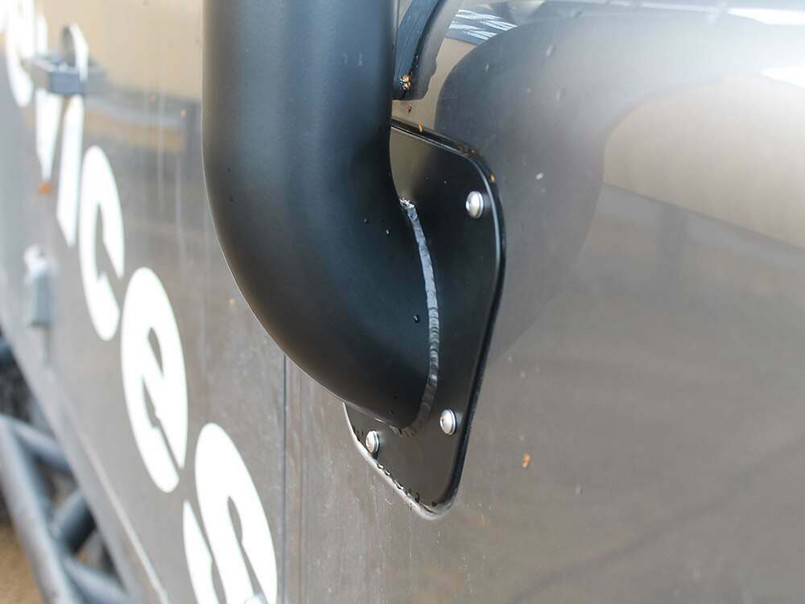 DA2985 - Roll Cage Raised Air Intake / Snorkel - For Defender - By Safety Devices Image 4