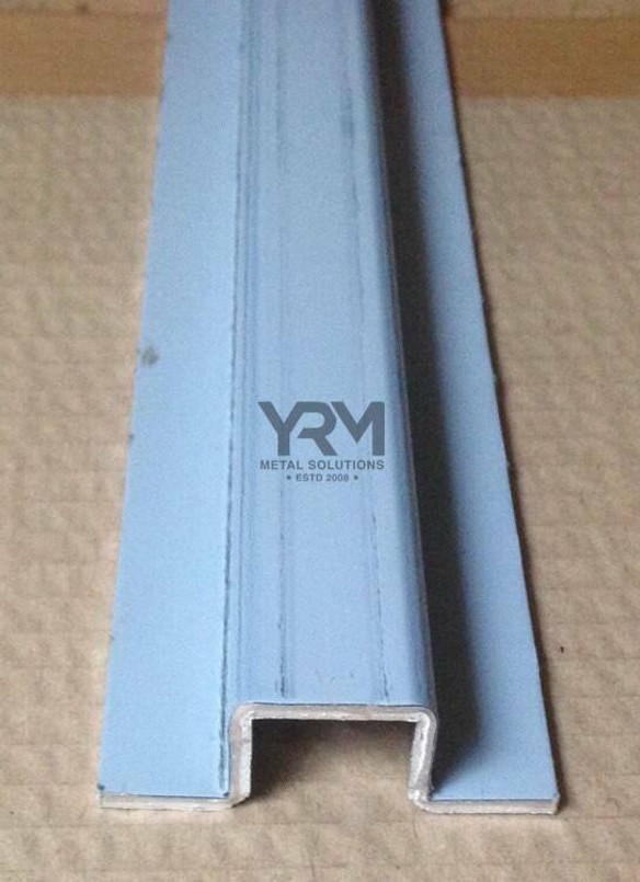 YRM184 - Tailgate Centre Repair Section for Land Rover Defender & Series - Manufactured by YRM Metal Image 1