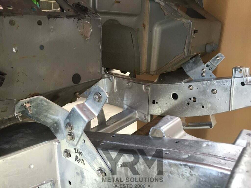 YRM240 - Heavy Duty Galvanised Bulkhead to Chassis Brackets - Comes as a Pair for Land Rover Defender - Manufactured by YRM Metal Image 2