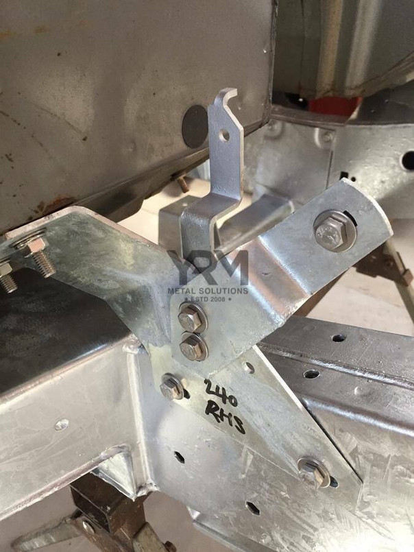 YRM241 - Heavy Duty Galvanised Air In-Take Dump Valve Bracket - For Land Rover Defender 300TDI & TD5 - Manufactured by YRM Metal - Right Hand Side Image 2