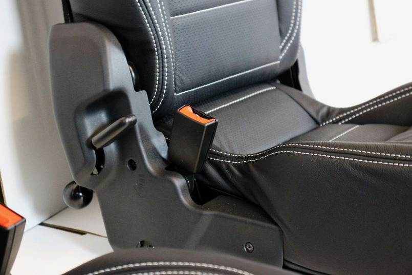 LRI33040 - Full Leather White Stich Pair 3rd Row Tumble Down TDCI Seats - Land Rover Defender 90/110 - By Lucari Image 4