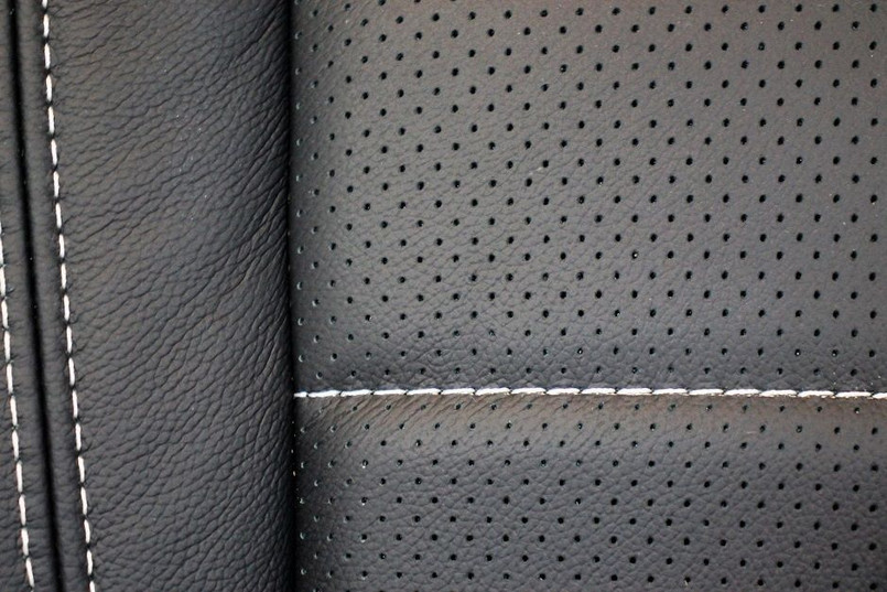 LRI33040 - Full Leather White Stich Pair 3rd Row Tumble Down TDCI Seats - Land Rover Defender 90/110 - By Lucari Image 7