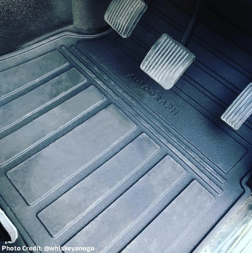 EXT017-34 - Front Mats - Rubber - Defender Puma 2007 onwards - by Exmoor Trim Image 9