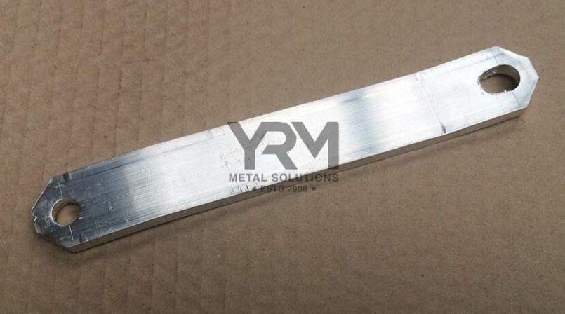 YRM213A - Front Wing Stay for Land Rover Defender - Fits Either Side - Manufactured by YRM Metal - 25mm x 6mm Aluminium with Fixings Image 1