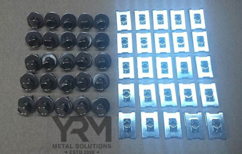 YRM1073 - Pack of 25 Stainless Steel Front Wing Fixing Screws, Washers and No 14 J Clips - For Land Rover Series and Defender - By YRM Image 1
