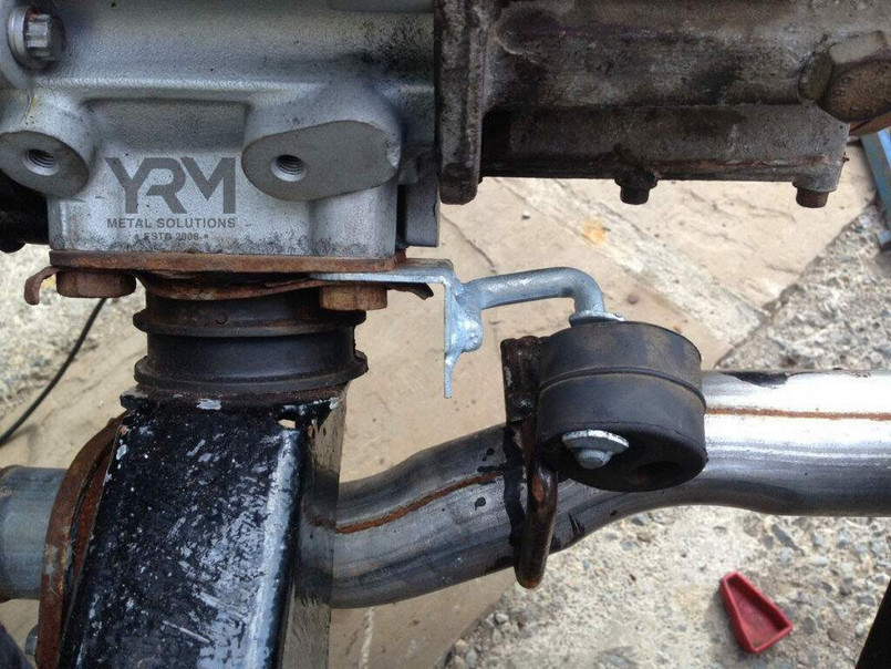 YRM016D - Heavy Duty Galvanised Exhaust Bracket for Land Rover Defender - Gearbox Bracket for NA, TD & 200TDI - By YRM Metal Image 2