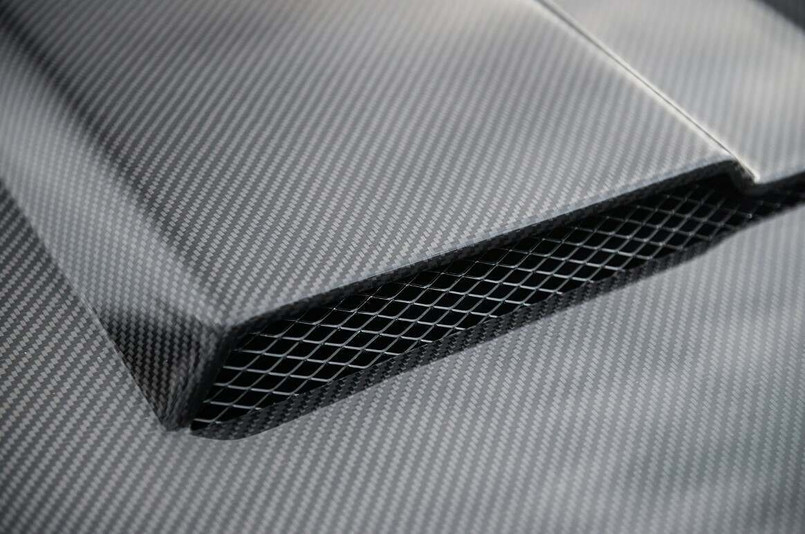 BKBLD2CB - Exposed Carbon Vented Bonnet - Land Rover Defender 2020 - Chelsea Truck Company Image 7