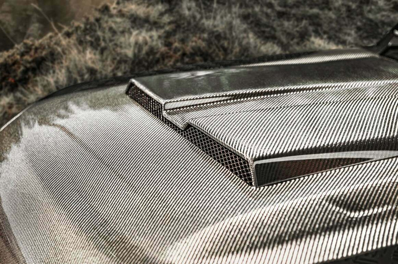 BKBLD2CB - Exposed Carbon Vented Bonnet - Land Rover Defender 2020 - Chelsea Truck Company Image 9