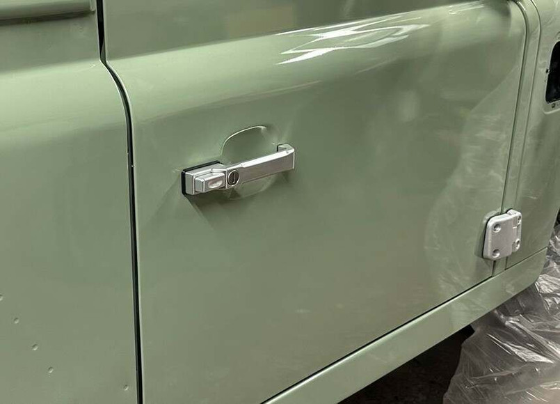 LRC3476 - Set of Four Aluminium Door Handles in Silver for Land Rover Defender  - Fits All Push Button Handles Image 1