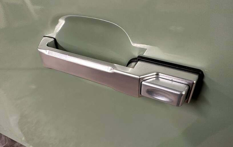 LRC3476 - Set of Four Aluminium Door Handles in Silver for Land Rover Defender  - Fits All Push Button Handles Image 2