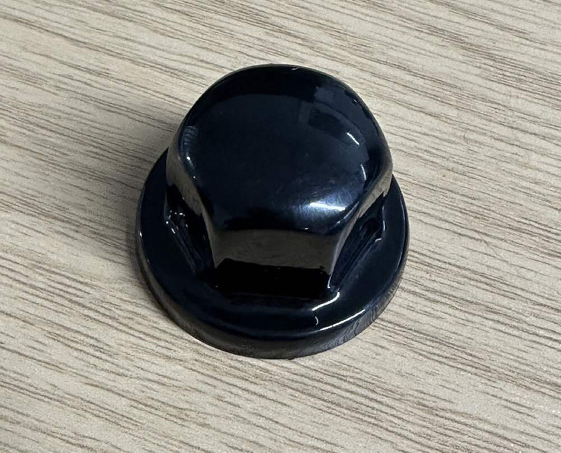 RRJ100120BLACK - Black Cover for Locking Wheel Nut on Land Rover Defender, Discovery 1 & 2 and Range Rover Classic Image 1