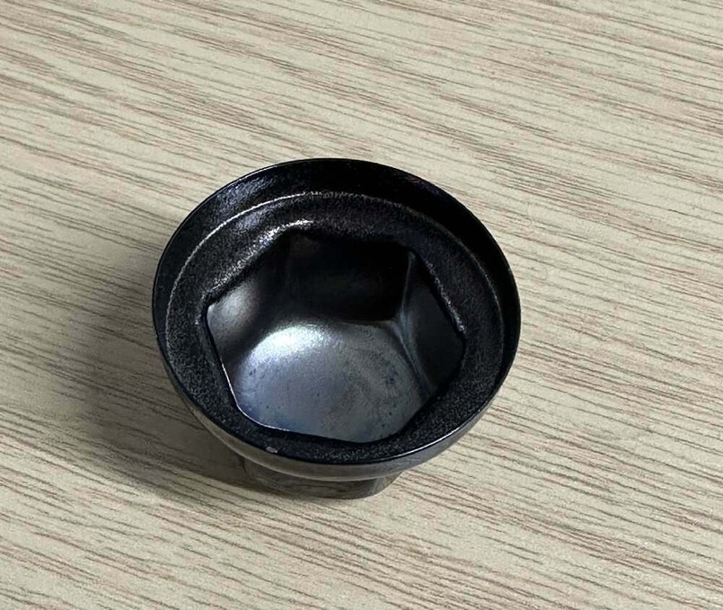 RRJ100120BLACK - Black Cover for Locking Wheel Nut on Land Rover Defender, Discovery 1 & 2 and Range Rover Classic Image 2