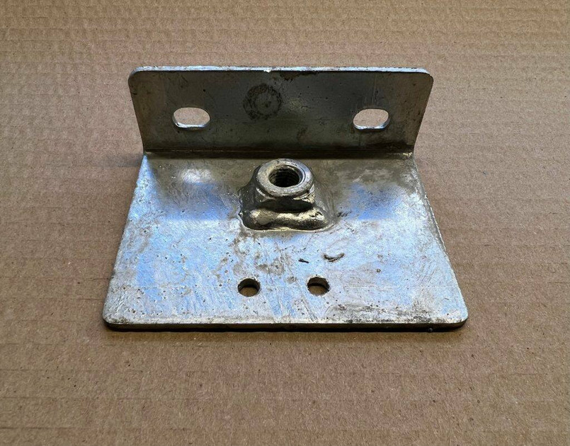 YRM446 - HDG 2nd Row Bracket for Rear Seat Belt Reel – Land Rover Defender 4 Door Crew Cab 2007 onwards Image 2