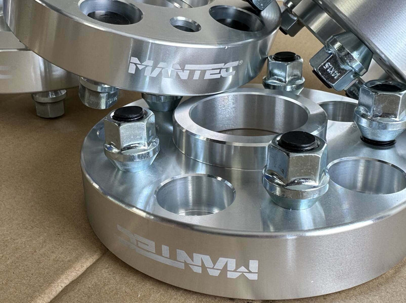 LR303 - Mantec Branded 30mm Silver Alloy Wheel Spacers - For Range Rover from 2002, Range Rover Sport and Discovery 3, 4 and 5 - Also Fits Defender 2020 Onwards - Set of Four Image 4