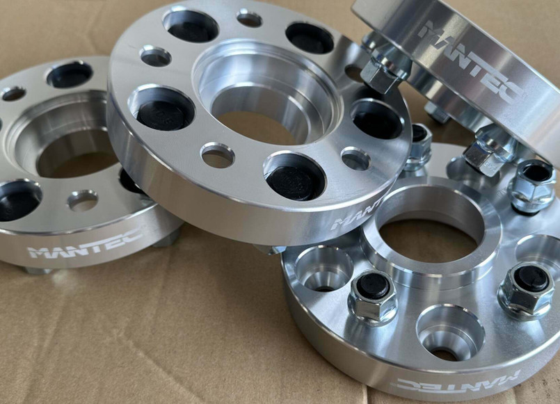 LR303 - Mantec Branded 30mm Silver Alloy Wheel Spacers - For Range Rover from 2002, Range Rover Sport and Discovery 3, 4 and 5 - Also Fits Defender 2020 Onwards - Set of Four Image 5