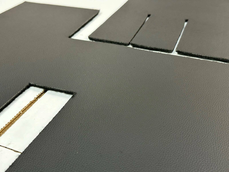 LRI-TDCI2ND - Moulded Rubber Matting for 2nd Row - Land Rover Defender 110 - Puma 2.2 & 2.4 TDCI - by Lucari Image 3