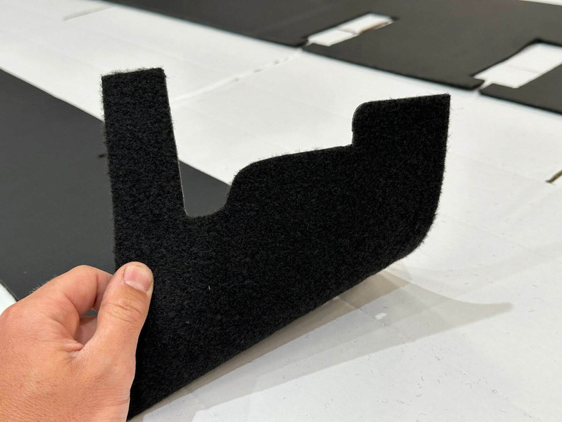 LRI-TDCI2ND - Moulded Rubber Matting for 2nd Row - Land Rover Defender 110 - Puma 2.2 & 2.4 TDCI - by Lucari Image 4
