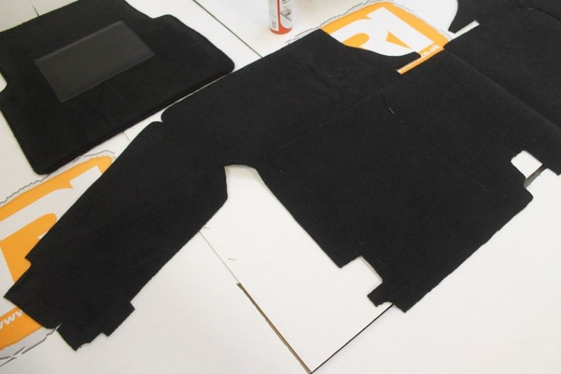 LRI34042 - Full Front Carpet Mat Set - Black - RHD - Land Rover Defender Puma TDCi 90 & 110 Image 6