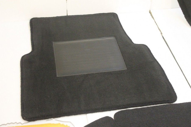 LRI34042 - Full Front Carpet Mat Set - Black - RHD - Land Rover Defender Puma TDCi 90 & 110 Image 8